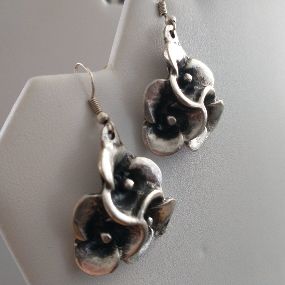 earrings - Picture 2 of 3